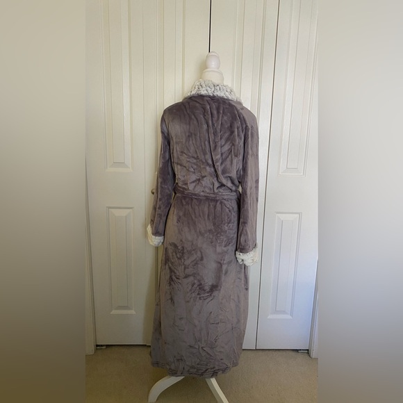 Carole Hochman Plush Purple Long Robe (L) - Picture 4 of 4